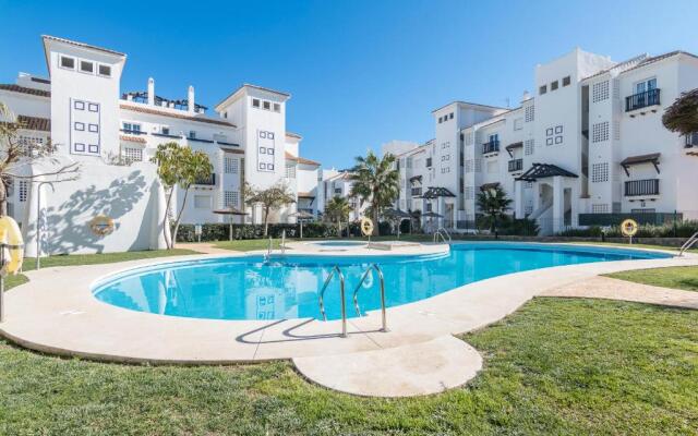 2197-Superb 2bedrooms in residence with pool!