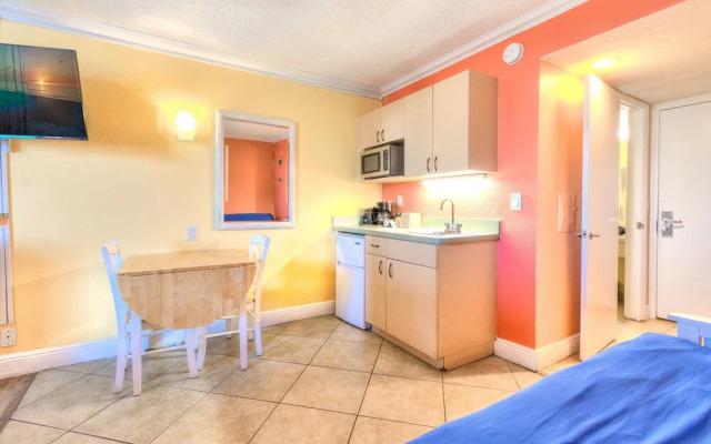 Pelican Pointe #219 Studio Bedroom Home by RedAwning