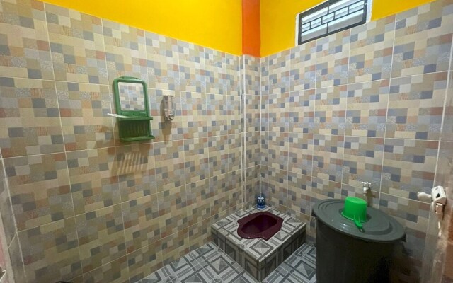 SPOT ON 93270 Handisa Homestay SyariahNearKedai Kopi Atien