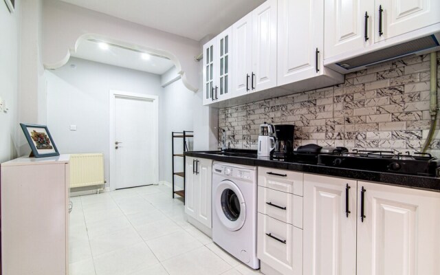 Modern Flat Close to Osmanbey Metro Station
