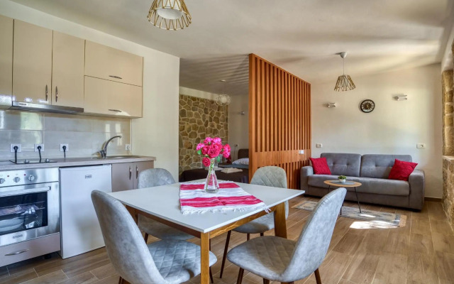 Stonehouse in Olives