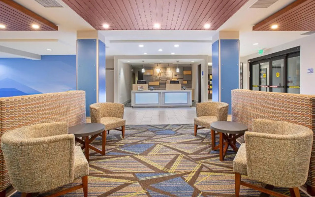 Holiday Inn Express & Suites Phoenix - Glendale Sports Dist by IHG