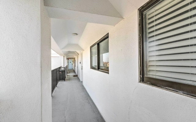 Galveston Oceanfront Condo w/ Balcony + View!