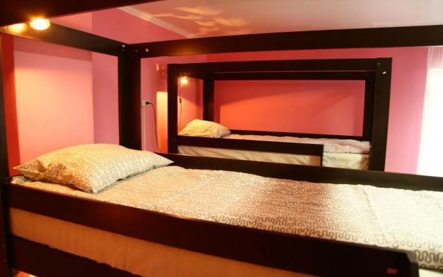 Like Hostel