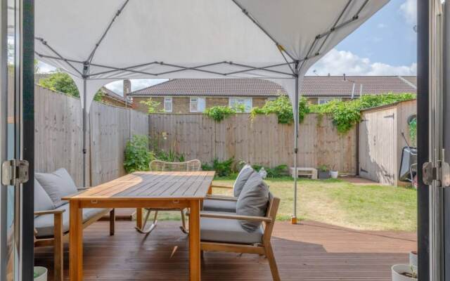 Modern & Spacious 3BD House - Canning Town