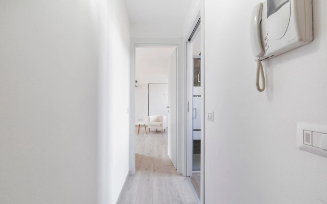 Maciachini Renovated Studio!