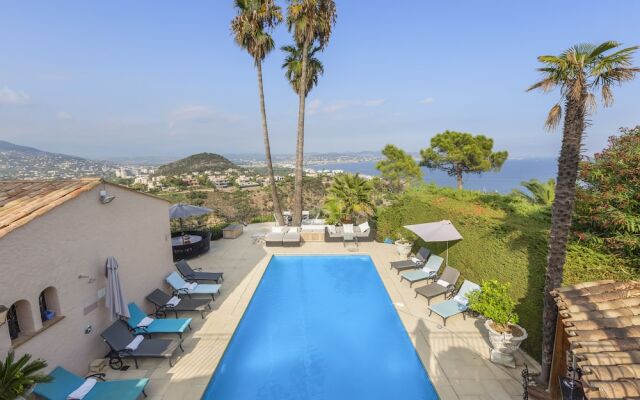 Cannes Mandelieu Lovely 6-Bed Villa