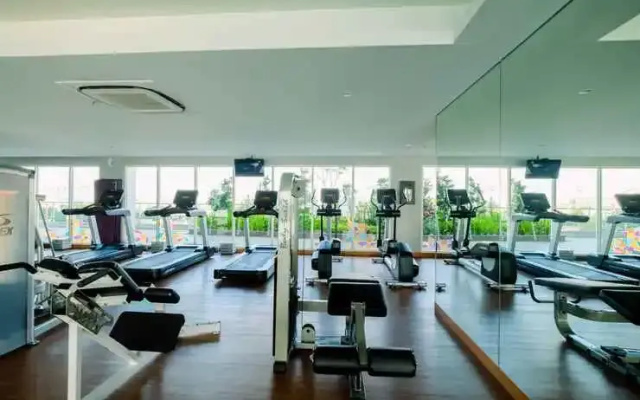 Elegant and Deluxe Studio Menteng Park Apartment By Travelio