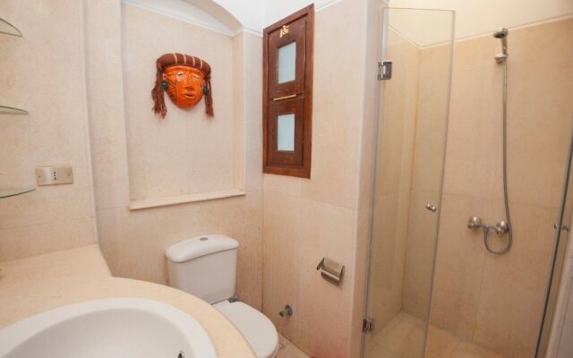 Apartment Overlooking Pool & Lagoon