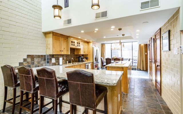 Park Avenue Upgraded 2 Bedroom Condominiums