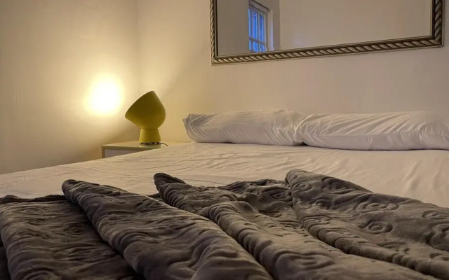 Lovely Flat Near Train Station and Central London