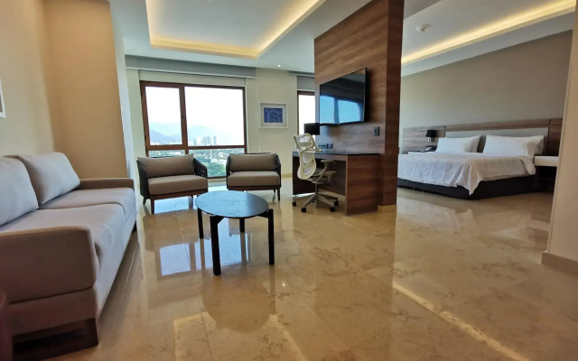 Holiday Inn & Suites Puerto Vallarta Marina & Golf by IHG