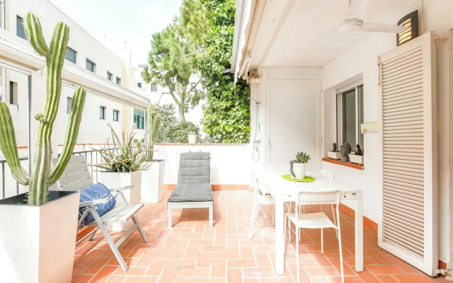 Cuban Green Terrace Apart -1st Floor-center