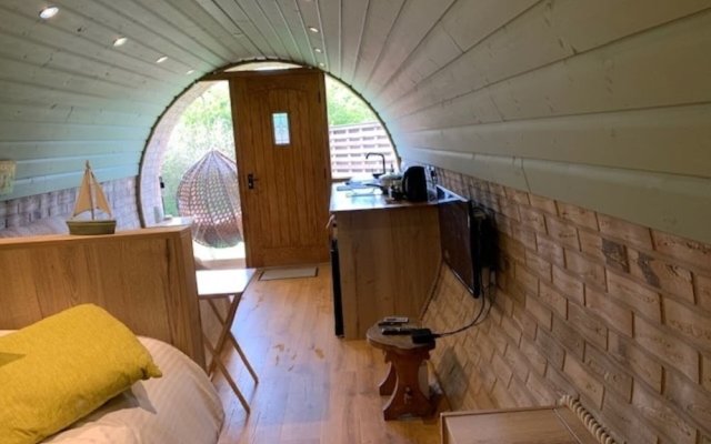 Romantic Escape Luxury Hobbit House With Hot Tub!