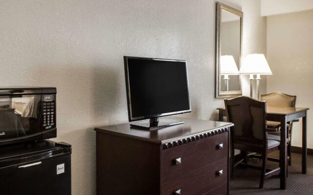 Comfort Inn & Suites Lumberton Central I-95