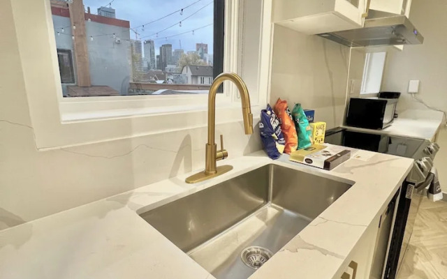 Toronto Rooms and Suites