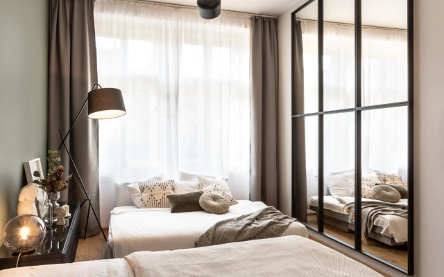 TurnKey Apartment Train Station