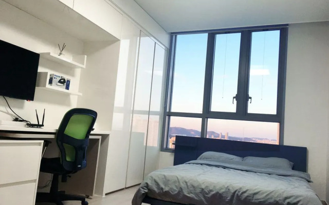 The November Stay in Songdo Honestar