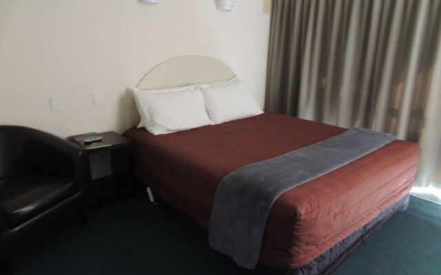 Fountain Court Motel
