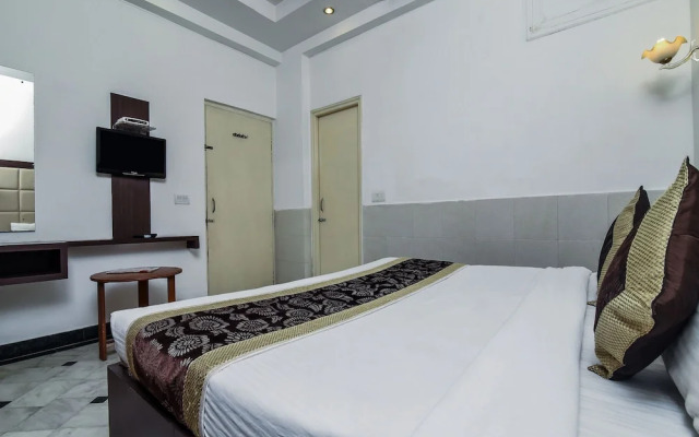 OYO 16359 Optimum Sheela Inn