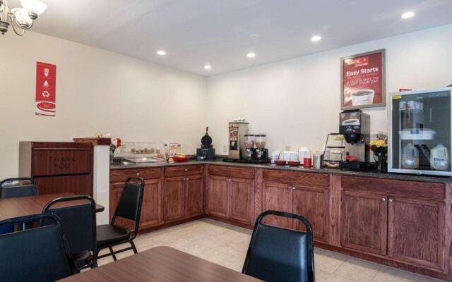 Econo Lodge Inn & Suites Canandaigua