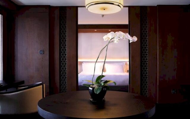 Bay Breeze Hotel