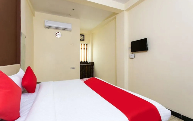 OYO 24109 Hotel Santushti