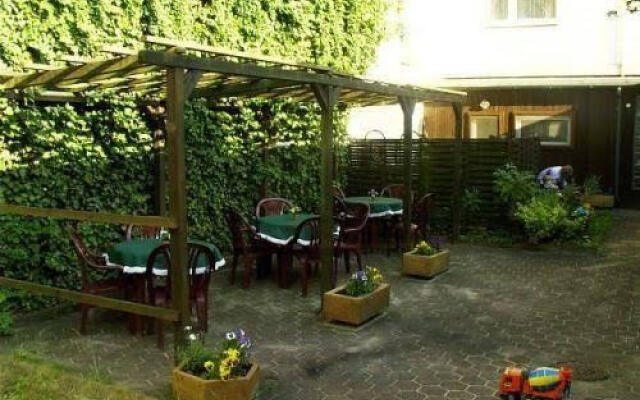 City-West Restaurant & Hotel