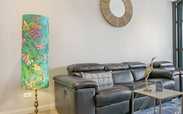 Min to Olympic Park Family 3 BED Luxury APT Nwp002