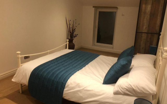 Beach House - Penthouse 3 Bed Apartment