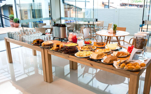 CLH Suites Bonito Centro