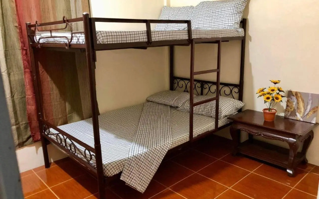 15pax-2 minutes to Vigan-RoseandFer Transient-2 Bedroom House