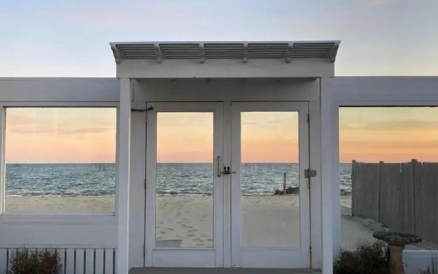 By the Sea Guests Bed & Breakfast & Suites