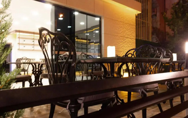 L'opera Deluxe Hotel