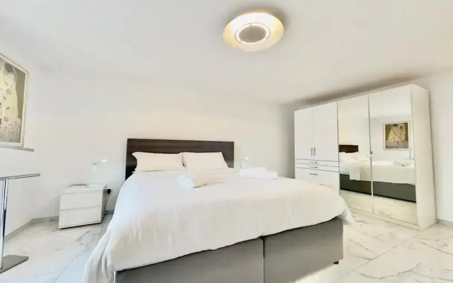 Yellow View Apartment