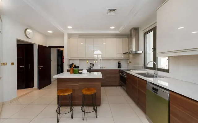 Beachfront 6BR Villa w Private Pool at the Palm