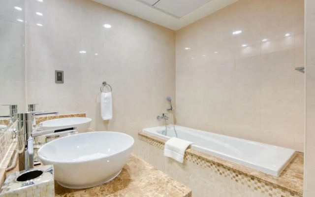 Luxury Palm Property w Beach Sea View