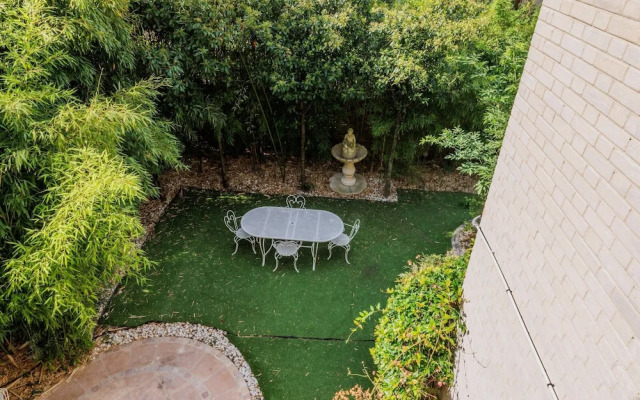 Luxury Mansion With Garden in Heart of Neuilly