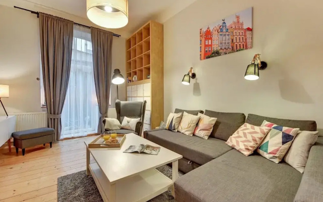 Monte Cassino Blanco by Grand Apartments