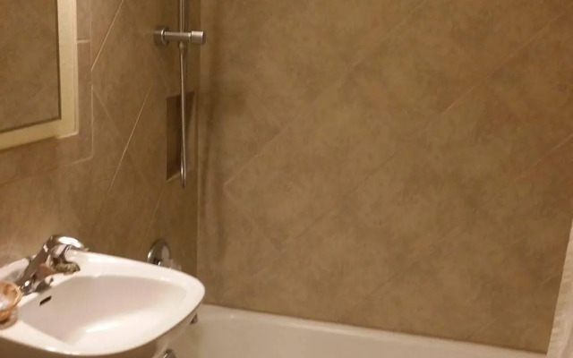 The Royal Victorian Motel