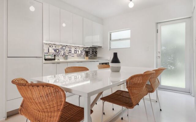 Roami at 250 Collins