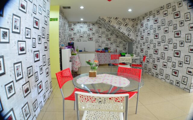OYO 89583 Grove Hotel