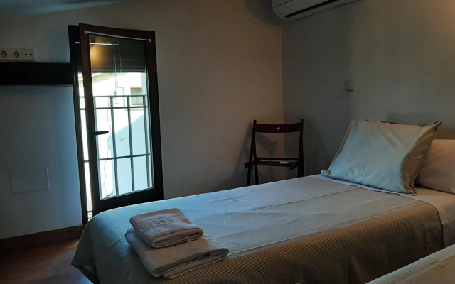 Casa con patio y chimenea en Piedralaves