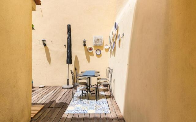Alfama Patio Apartments