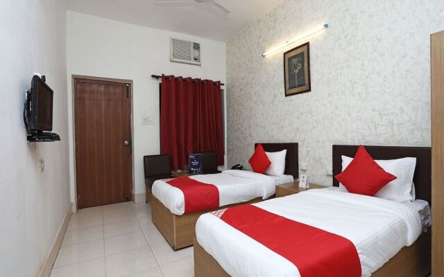 OYO 11937 Hotel Meedo