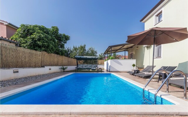 Beautiful Home in Fazana With Wifi and 5 Bedrooms