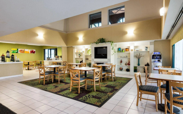 Rodeway Inn At Fort Lee