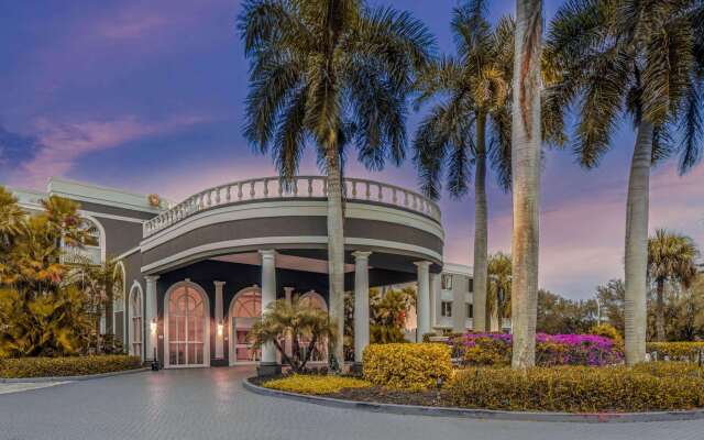 La Quinta Inn & Suites by Wyndham Naples Downtown