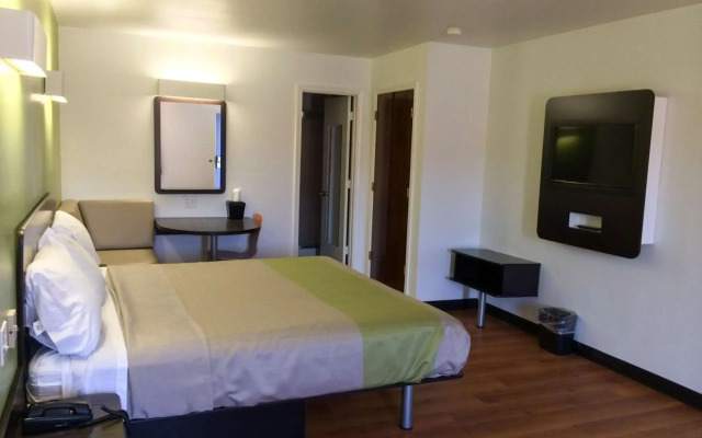 Motel 6 Longview, TX - North