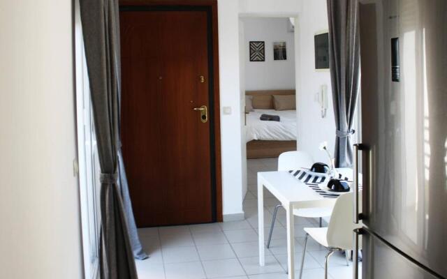 Bright studio on the 4th floor • Next to Gkazi